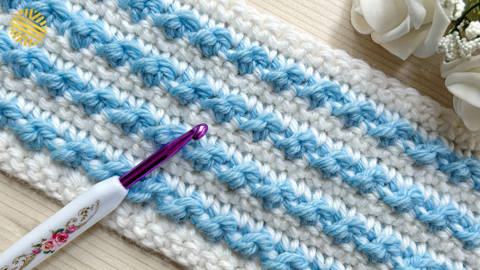 SUPER SIMPLE Crochet Blanket Pattern for Beginners. CHARMING