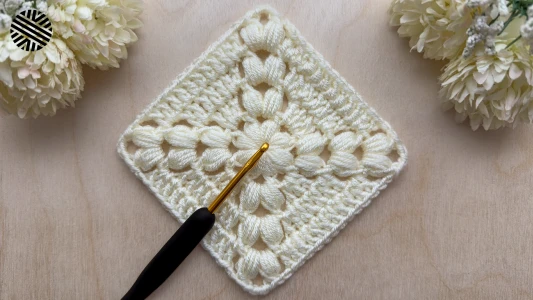 Crochet a SUPER EASY & UNUSUAL Granny Square for Beginners