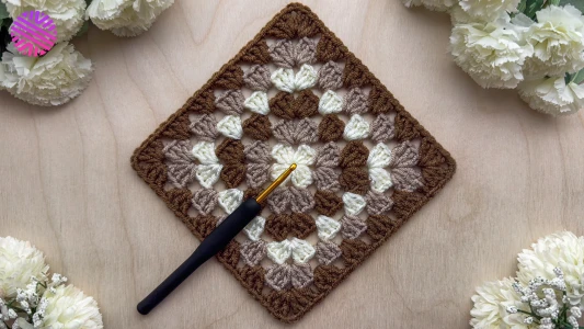Crochet a Super Easy Granny Square - Beginner Friendly