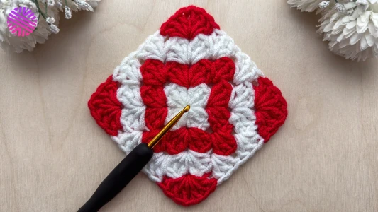 Crochet a VERY EASY Granny Square - Beginner Friendly