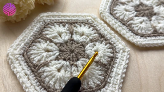Crochet an UNUSUAL and VERY EASY Granny Square for Beginners