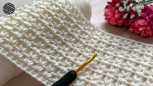 SUPER DUPER EASY Crochet Pattern for Beginners (1 ROW REPEAT) - Crochet Stitch for Baby Blanket, Scarf, Sweater and Bag