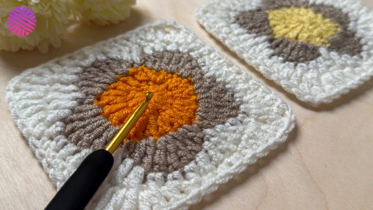 Crochet a SUPER EASY Granny Square for Beginners