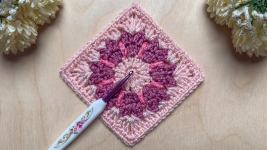 Crochet a VERY EASY Granny Square for Beginners