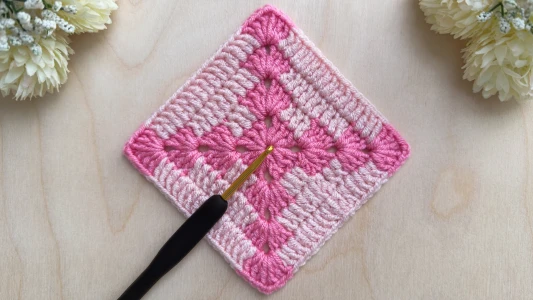 Crochet a SUPER-EASY Granny Square for Beginners