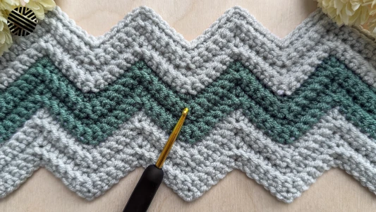 SUPER EASY Crochet Chevron Pattern for Beginners (1 ROW REPEAT) - Crochet Stitch for Blanket & Bag