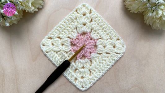 Crochet a Very Easy and Pretty Granny Square for Beginners