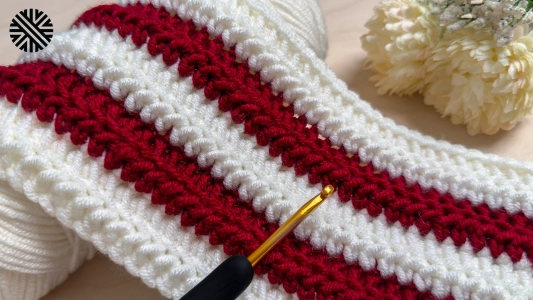 Very Easy Crochet Pattern for Beginners (1 Row Repeat) - New Crochet Stitch for Blanket, Bag and Scarf