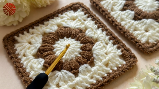 Super Easy Granny Square Crochet Pattern With Border for Beginners