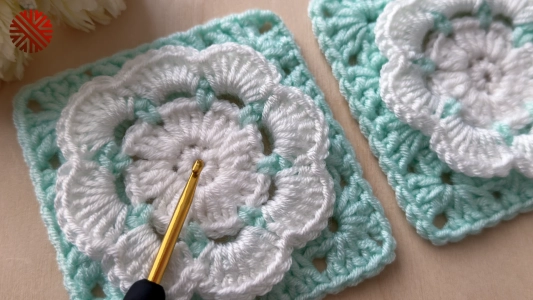 Very Easy & Beautiful Granny Square Crochet Pattern for Beginners