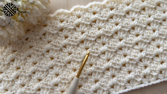 Super Easy Crochet Pattern for Beginners (1 Row Repeat)  - Crochet Stitch for Baby Blanket, Scarf and Bag