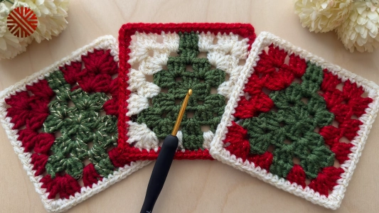 Super Easy Christmas Granny Square Crochet Pattern for Beginners